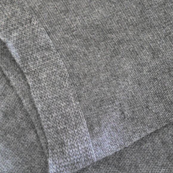 Gorgeous New Cashmere Collection Scarf Wrap Made in Italy Gray NWT - Picture 4 of 4